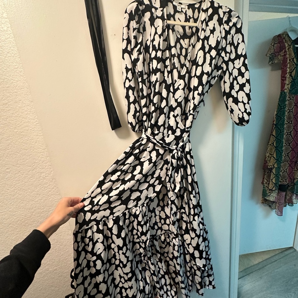 Bar lll size s black and white dress